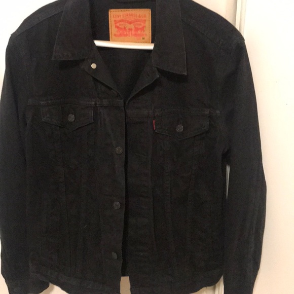 Black Levi’s denim jacket - Picture 2 of 3
